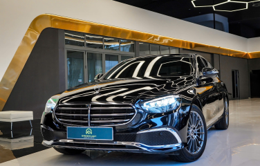 Mercedes E200 Exclusive 2021 - Sự Kết Hợp Hoàn Hảo Giữa Sang Trọng và Tiện Nghi